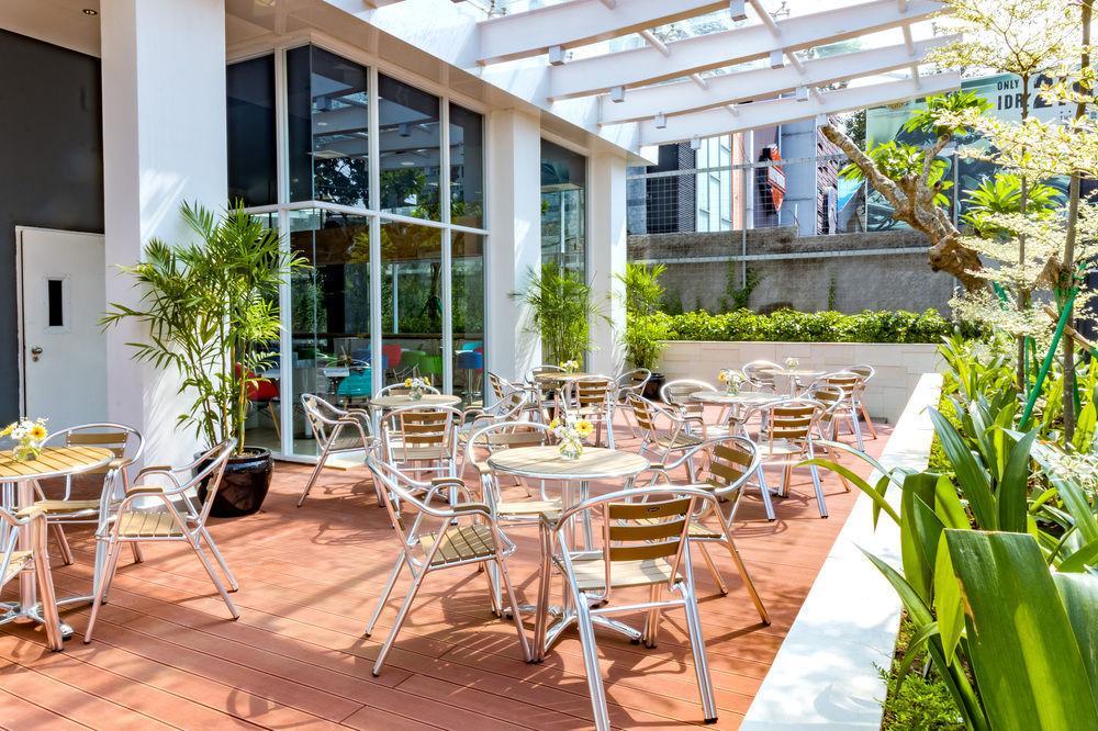 Deka Hotel Surabaya Hr Muhammad Exteriér fotografie