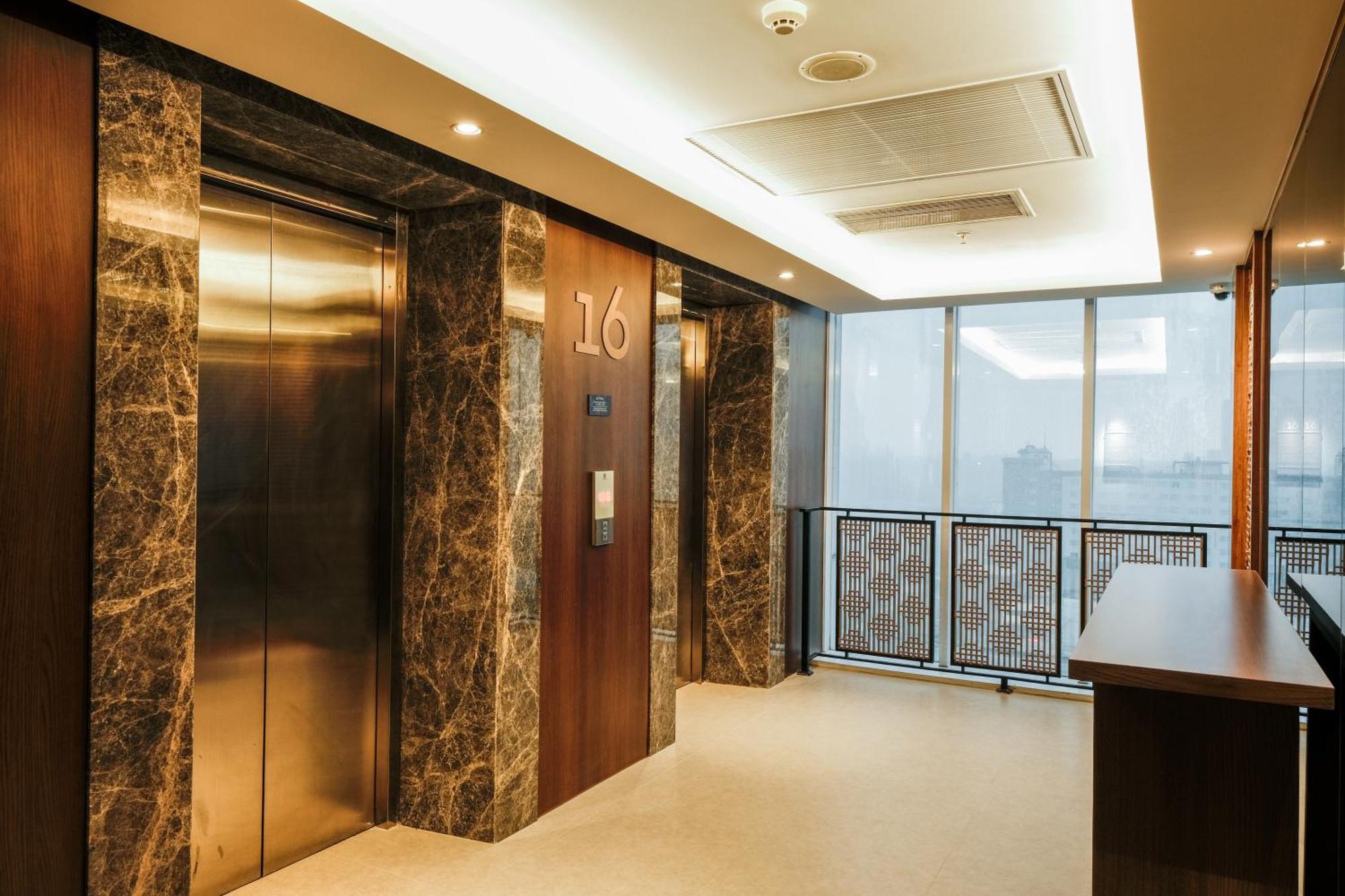 Deka Hotel Surabaya Hr Muhammad Exteriér fotografie