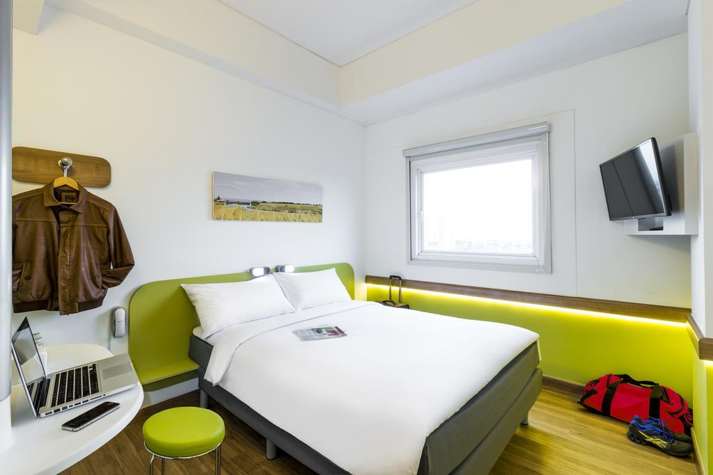 Deka Hotel Surabaya Hr Muhammad Exteriér fotografie