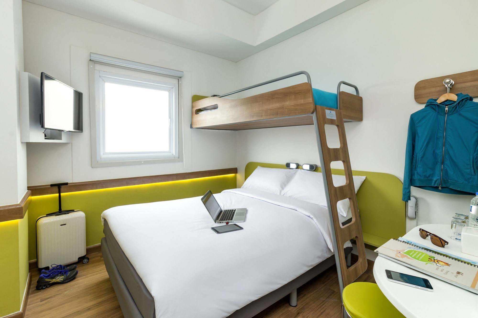 Deka Hotel Surabaya Hr Muhammad Exteriér fotografie