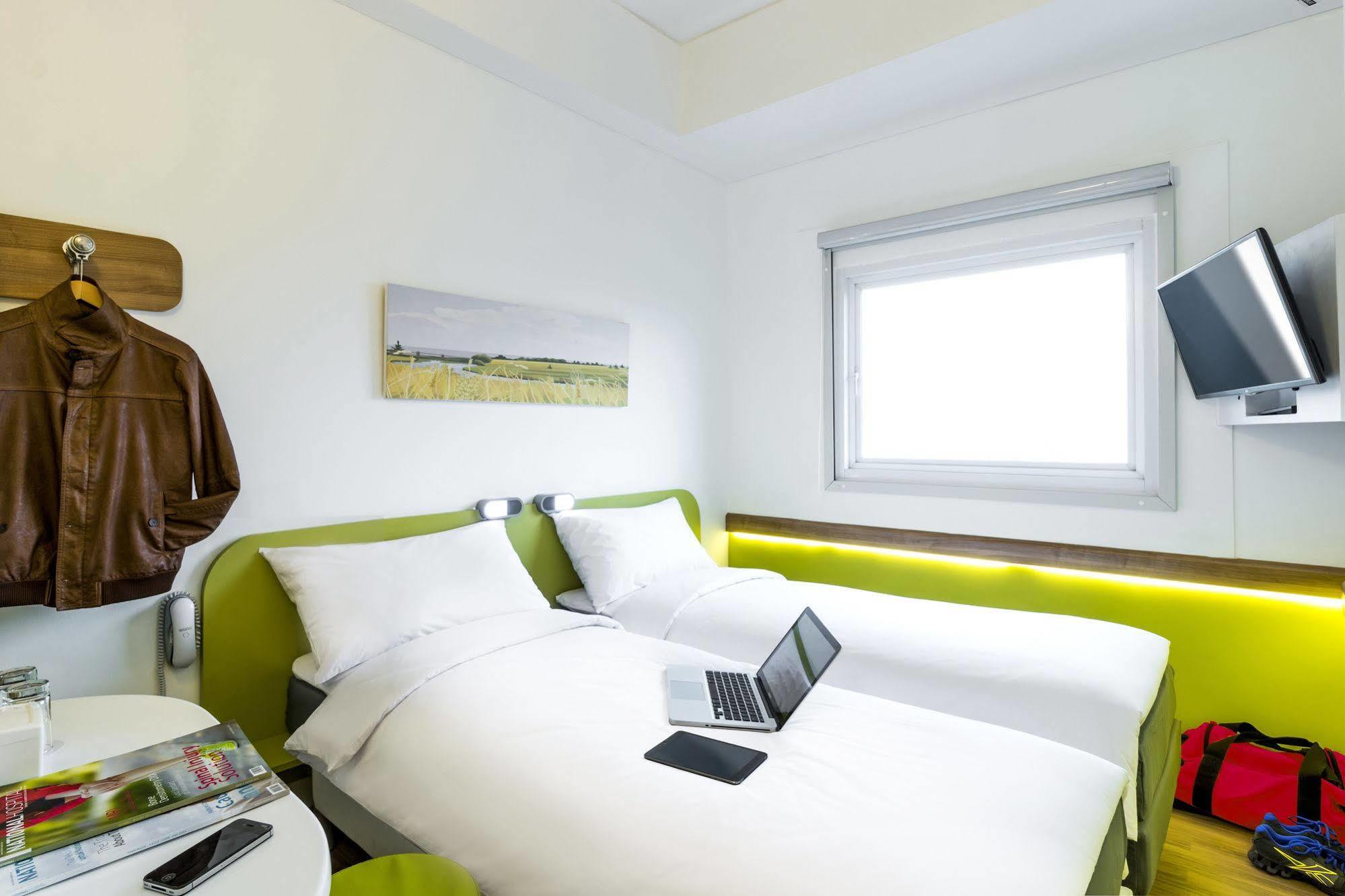 Deka Hotel Surabaya Hr Muhammad Exteriér fotografie