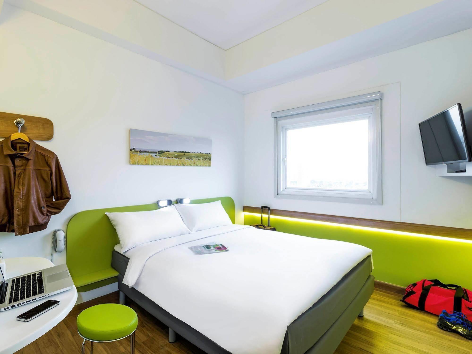 Deka Hotel Surabaya Hr Muhammad Exteriér fotografie